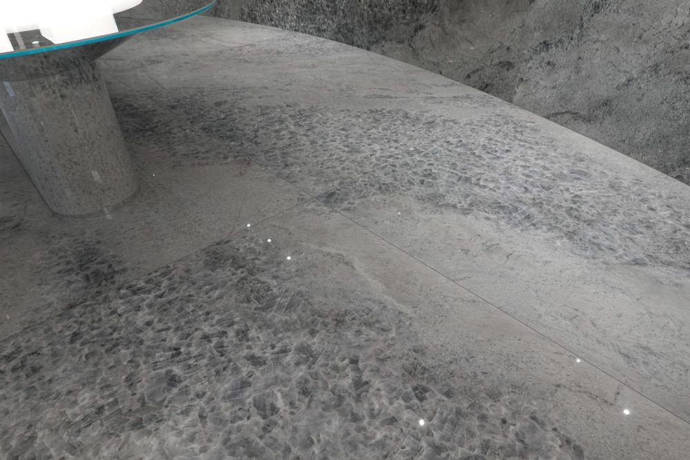 Additional lifestyle image for Ariostea Ultra Crystal Grey - 1500 x 3000 x 6 mm