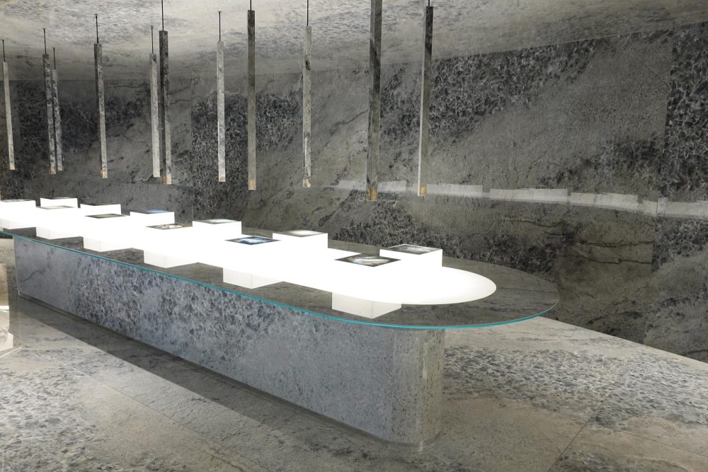 Additional lifestyle image for Ariostea Ultra Crystal Grey - 1500 x 3000 x 6 mm