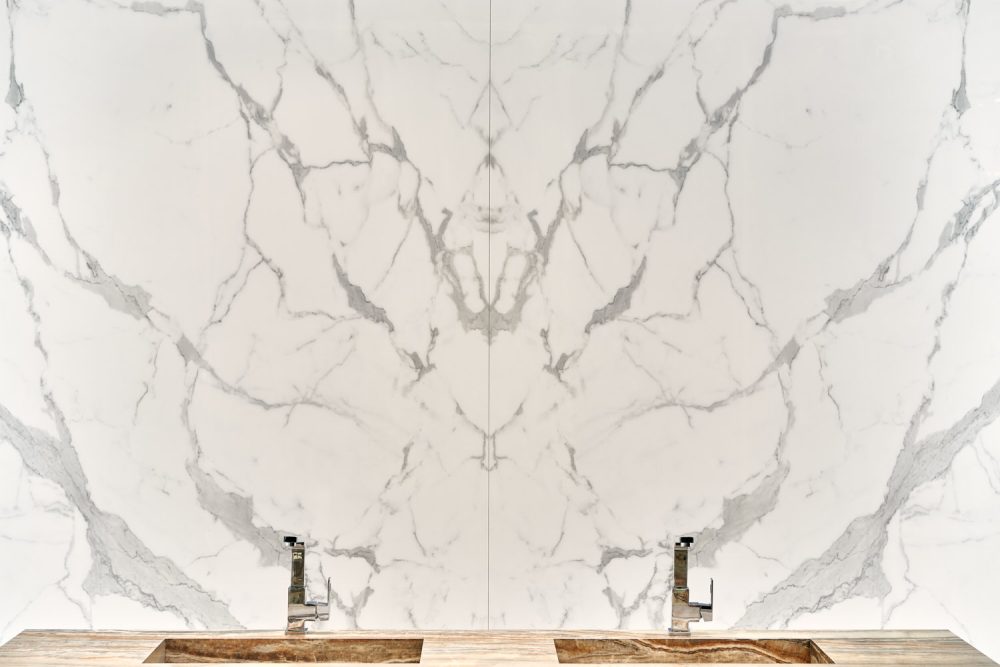 Additional lifestyle image for Fiandre Marmi Maximum Calacatta Light Bookmatch Block B - 1500 x 3000  x 6 mm