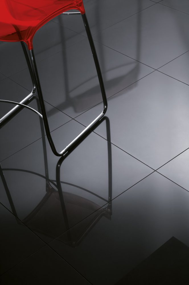 Lifestyle image for Ariostea Ultra Iridium Nero - 1500 x 1500  x 6 mm