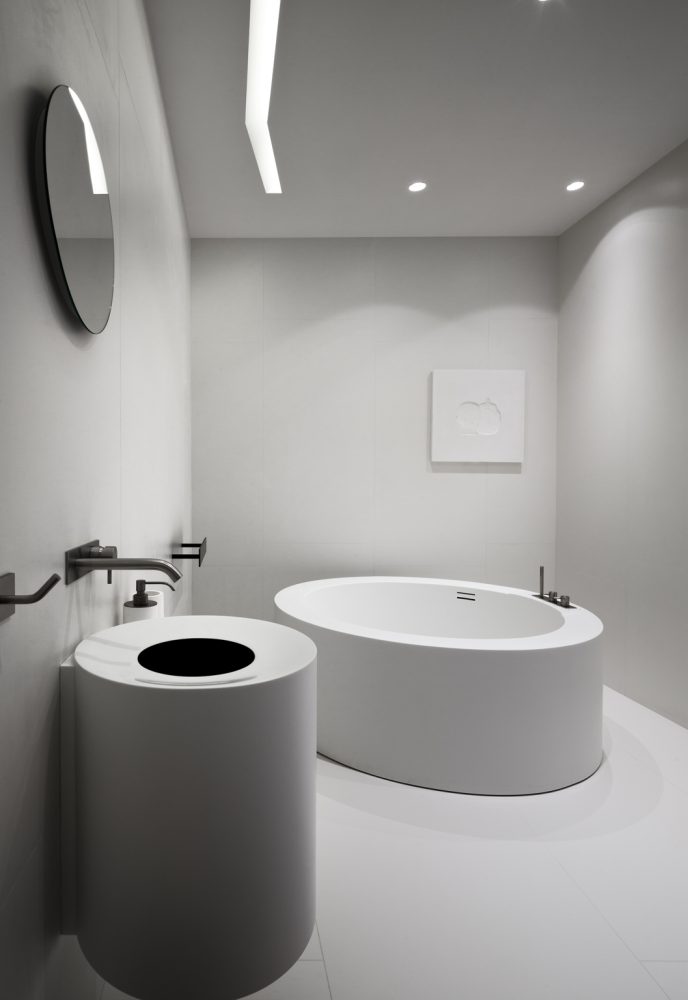 Additional lifestyle image for Ariostea Ultra Iridium Bianco - 1000 x 1500  x 6 mm