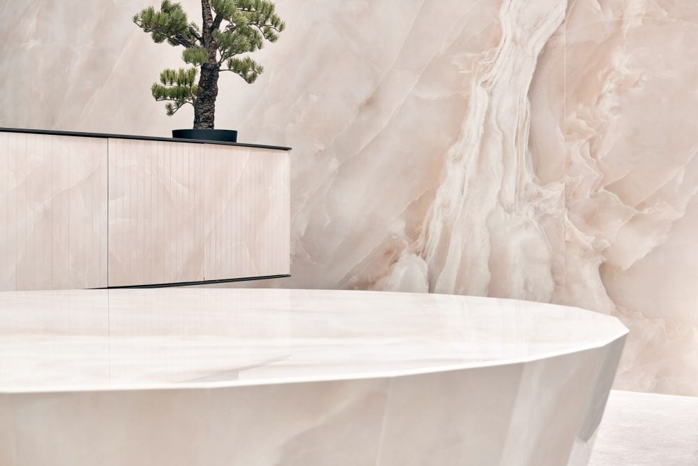 Lifestyle image for Ariostea Ultra Onici Onice Pesca - 750 x 1500  x 6 mm