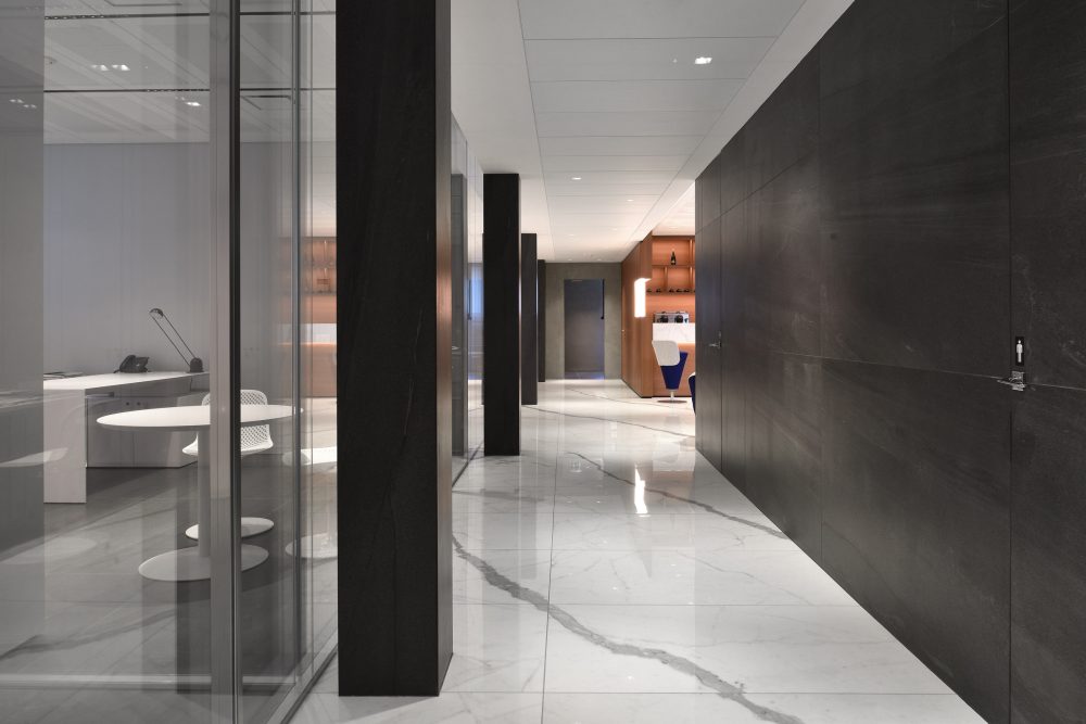 Additional lifestyle image for Ariostea Ultra Marmi Statuario Altissimo - 750 x 750 x 6 mm