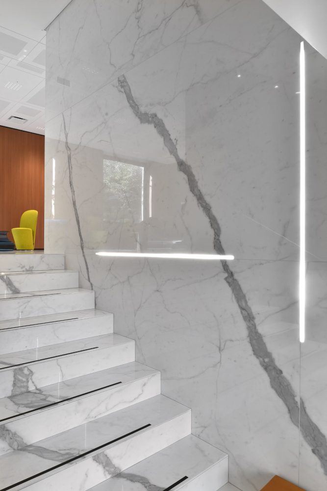 Additional lifestyle image for Ariostea Ultra Marmi Statuario Altissimo - 750 x 750 x 6 mm