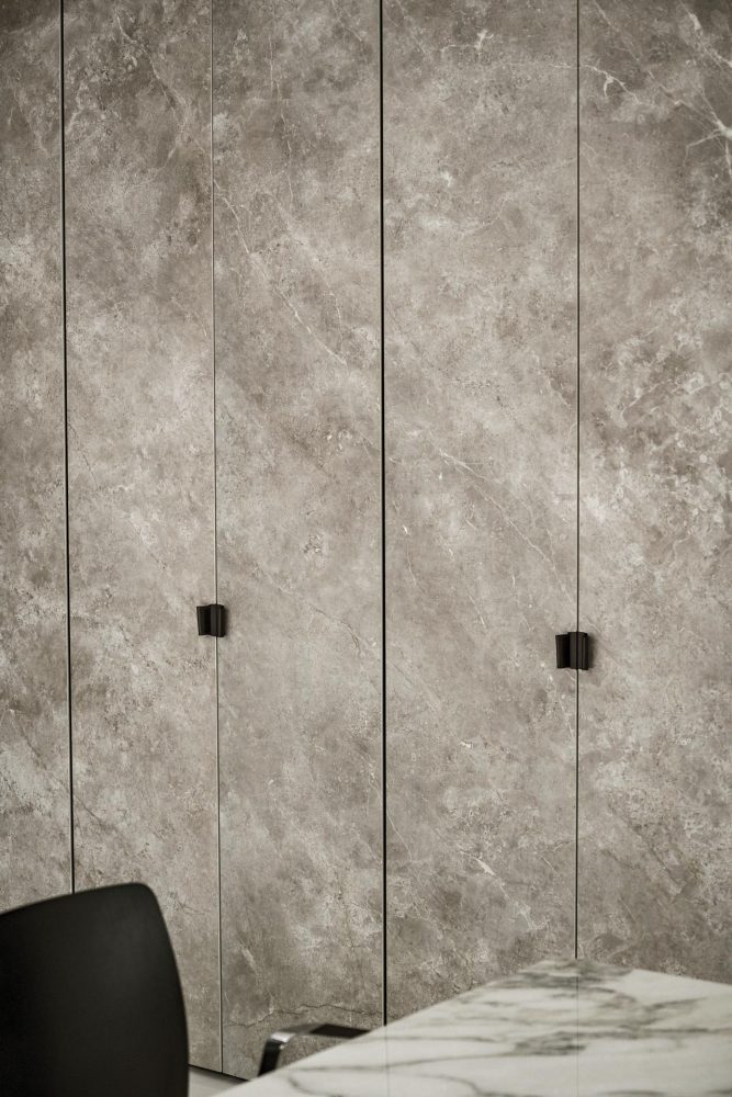 Lifestyle image for Ariostea Ultra Marmi Fior Di Bosco - 1000 x 2700  x 6 mm